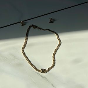 Necklace and earrings set LV